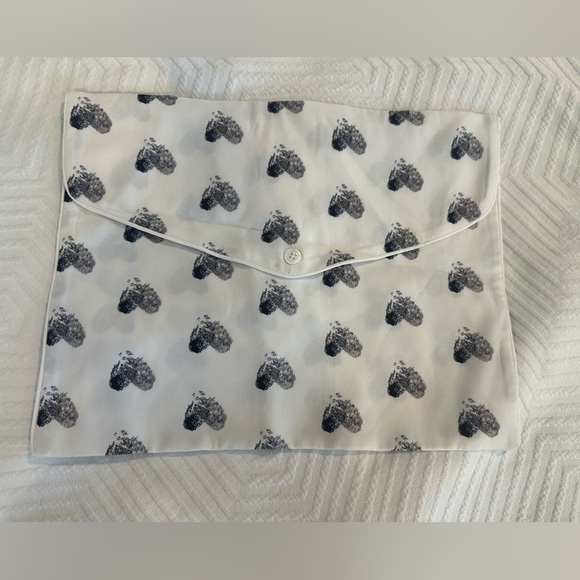 Equipment Silk Pajama Set Heart Thumb Print XS - Picture 8 of 16